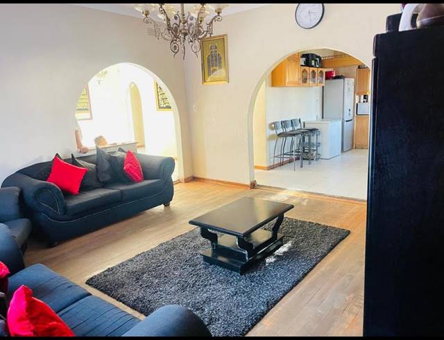 5 BEDROOM HOUSE FOR SALE IN PRIMROSE EAST